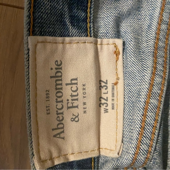 ABERCROMBIE AND FITCH JEANS - Picture 3 of 3